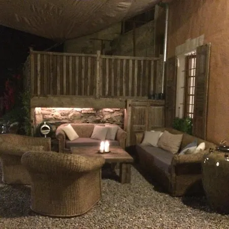 Le Val D'ailleurs 住宿加早餐酒店